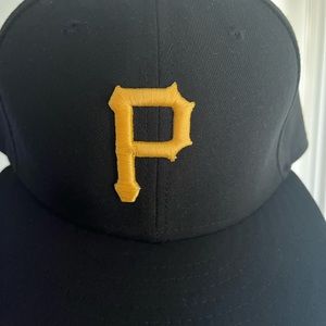 Pittsburgh pirates original field had. Very good condition like new